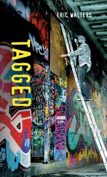 Tagged [electronic resource] / Eric Walters.